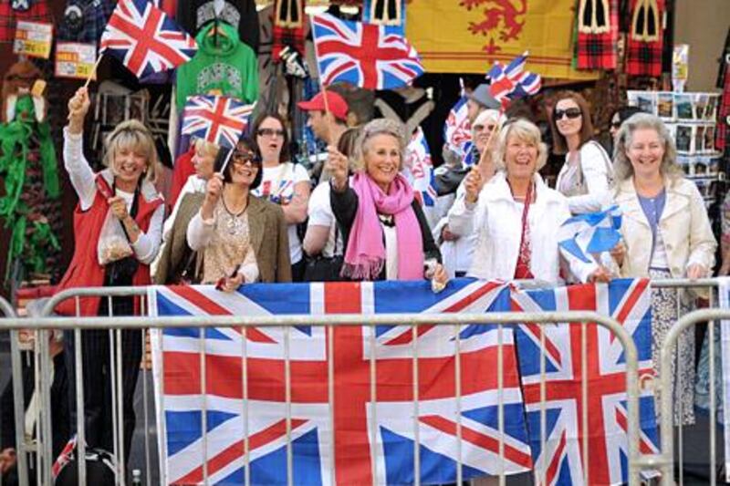 Royal fans gather ahead of the wedding between Britain's Zara Phillips and Mike Tindall at Canongate Kirk in Edinburgh on July 30, 2011. AFP PHOTO/Ben Stansall


