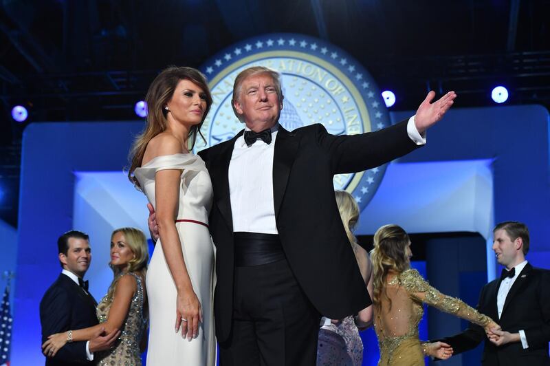 epa05737360 US President Donald J. Trump (C) and First Lady Melania Trump (C-L) dance at the Freedom Ball in Washington, DC, USA, 20 January 2017. Trump won the 08 November 2016 election to become the next US President.  EPA/KEVIN DIETSCH / POOL