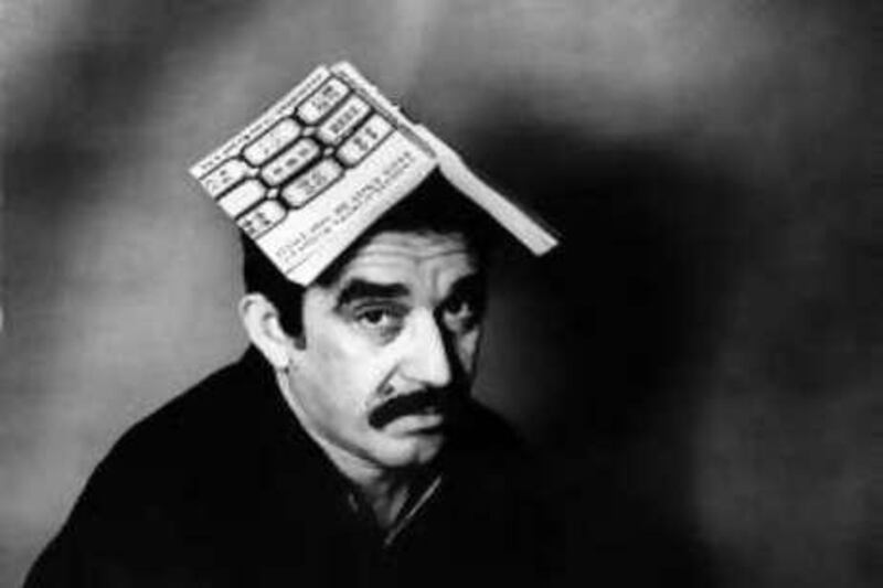 1975, Colombia --- Nobel-prize winning author Gabriel Garcia Marquez sits with a copy on his book <One Hundred Years of Solitude) open on his head. --- Image by © Colita/CORBIS