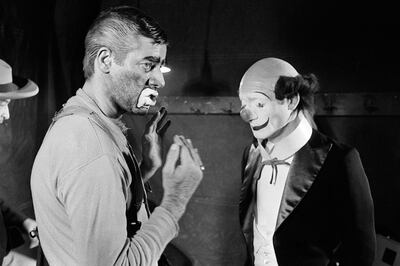 US comedian, director and singer Jerry Lewis (L) talks to Pierre Etaix, on March 22, 1972, during the shooting of the film he directed at the Cirque D'Hiver in Paris. Photo: AFP