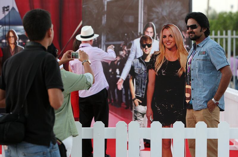 
ABU DHABI , UNITED ARAB EMIRATES  Ð  Nov 10 : People taking photos with cutout of the celebrities at the F1 village behind the main grandstand at the Yas Marina Circuit in Abu Dhabi. ( Pawan Singh / The National ) For Sports. Story by Graham and Gary
