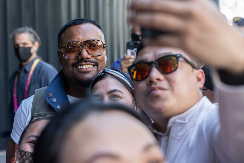 A Black Eyed Peas fan takes a selfie with apl.de.ap outside the Philippines Pavilion. Photo: Expo 2020 Dubai