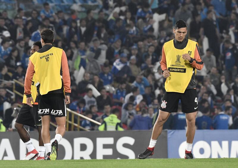 BOGOTA, COLOMBIA - FEBRUARY 28: Fabian Balbuena (R) of Corinthians warms up prior a Group G match between Millonarios and Corinthians as part of Copa CONMEBOL Libertadores 2018 at Estadio El Campin on February 28, 2018 in Bogota, Colombia. (Photo by Gabriel Aponte/Getty Images)