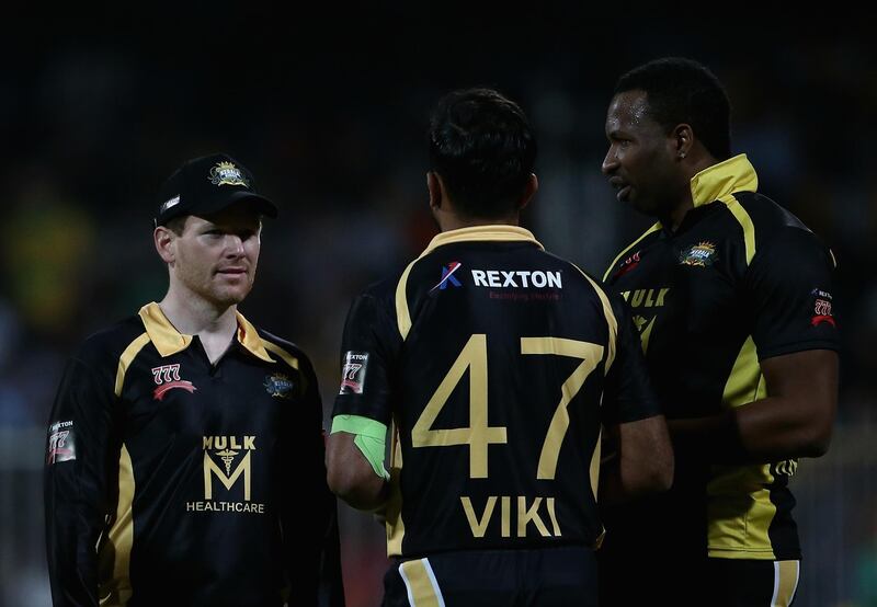 Eoin Morgan of Kerela Kings speaks to teammates during the T10 League match against Bengal Tigers. Francois Nel/Getty Images