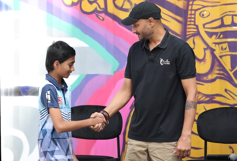 Harbhajan meets a young fan. Chris Whiteoak / The National
