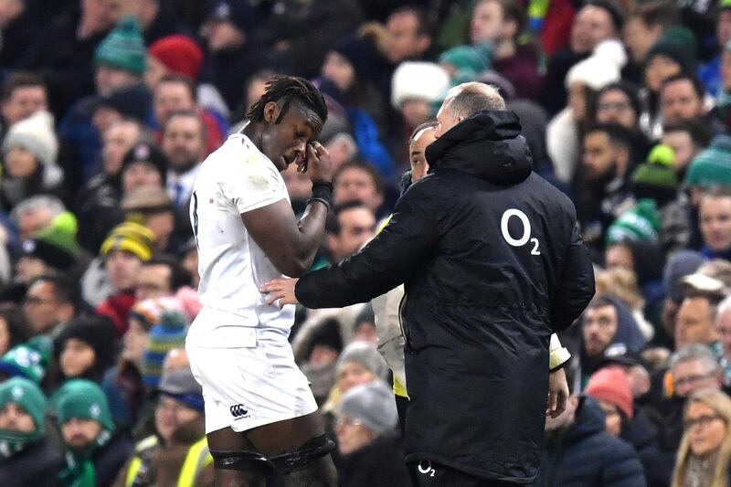 DUBLIN, IRELAND - FEBRUARY 02:  Maro Itoje of England walks off injured during the Guinness Six Nations between Ireland and England at Aviva Stadium on February 2, 2019 in Dublin, Ireland.  (Photo by Dan Mullan/Getty Images)