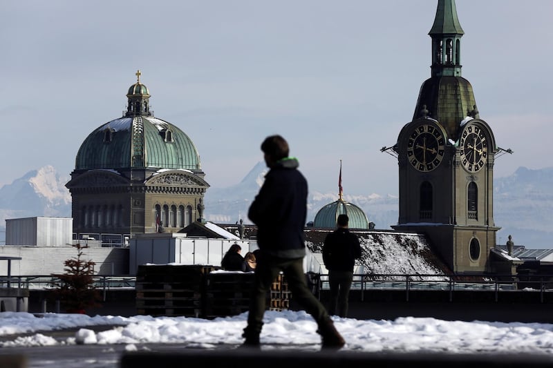 People walk past the Swiss Federal Palace (Bundeshaus) in Bern, Switzerland March 4, 2018. REUTERS/Stefan Wermuth