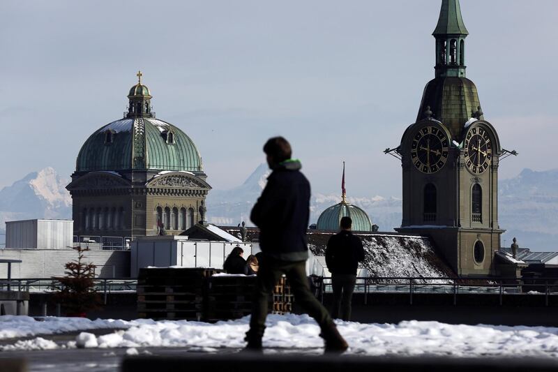 People walk past the Swiss Federal Palace (Bundeshaus) in Bern, Switzerland March 4, 2018. REUTERS/Stefan Wermuth