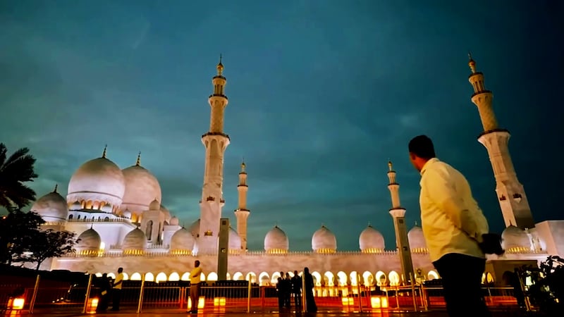Sheikh Zayed Grand Mosque in Abu Dhabi at sundown