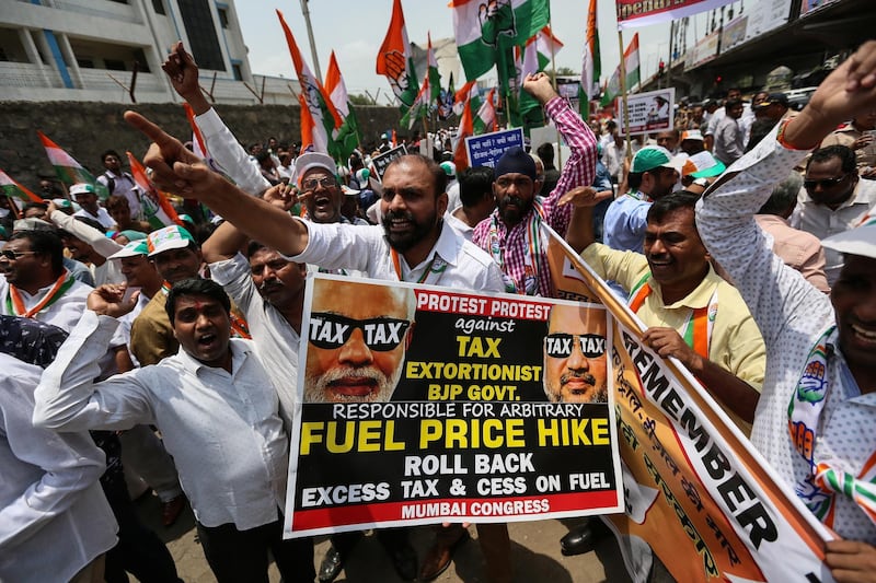epa06759477 Activists of India's main opposition National Congress Party hold placard and shout slogan as they protest against the hike in fuel prices in Mumbai, India, 24 May 2018. According to reports, congress workers protesting against rising fuel price across the country.  EPA/DIVYAKANT SOLANKI