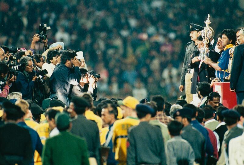 Arjuna Ranatunga lifts the Cricket World Cup trophy for Sri Lanka after beating Australia in the final, Lahore, 17th March 1996. (Photo by Graham Chadwick/Getty Images)