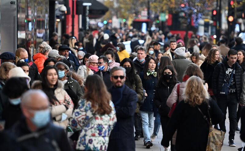 epa08864209 Shoppers on Oxford Street during the first weekend after lockdown in London, Britain, 05 December 2020. Tens of thousands of shoppers flocked to central London for christmas shopping after three weeks of lockdown. Since 02 December the UK government replaced national lockdown restrictions against coronavirus with a regional tier system of lockdown restrictions.  EPA/ANDY RAIN