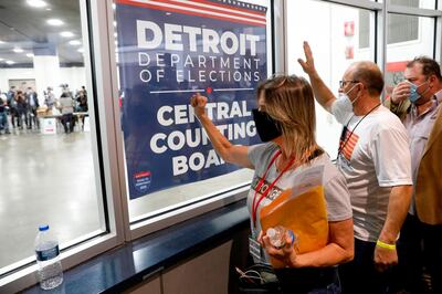 TOPSHOT - Supporters of US President Donald Trump bang on the glass and chant slogans outside the room where absentee ballots for the 2020 general election are being counted at TCF Center on November 4, 2020 in Detroit, Michigan. Democratic presidential challenger Joe Biden on November 4 neared the magic number of 270 electoral votes needed to win the White House with several battleground states still in play, as incumbent President Donald Trump challenged the vote count. / AFP / JEFF KOWALSKY
