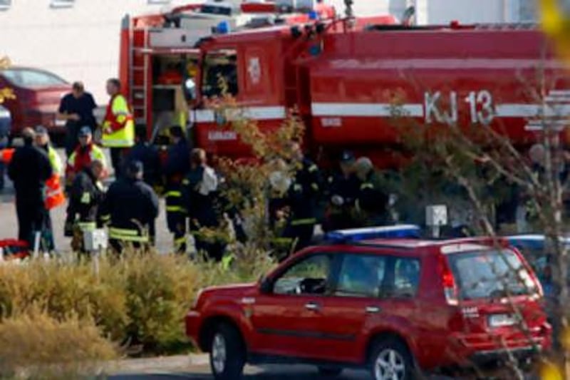 Firemen talk outside the Kauhajoki vocational high school September 23, 2008. A student shot and killed 10 people at a vocational school in western Finland on Tuesday before turning the gun on himself, in the country's second such attack in less than a year.  REUTERS/Veli-Matti Parkkinen/Lehtikuva  (FINLAND).  NO THIRD PARTY SALES. NOT FOR USE BY REUTERS THIRD PARTY DISTRIBUTORS. FINLAND OUT. NO COMMERCIAL OR EDITORIAL SALES IN FINLAND. *** Local Caption ***  SIN56_FINLAND-SHOOT_0923_11.JPG