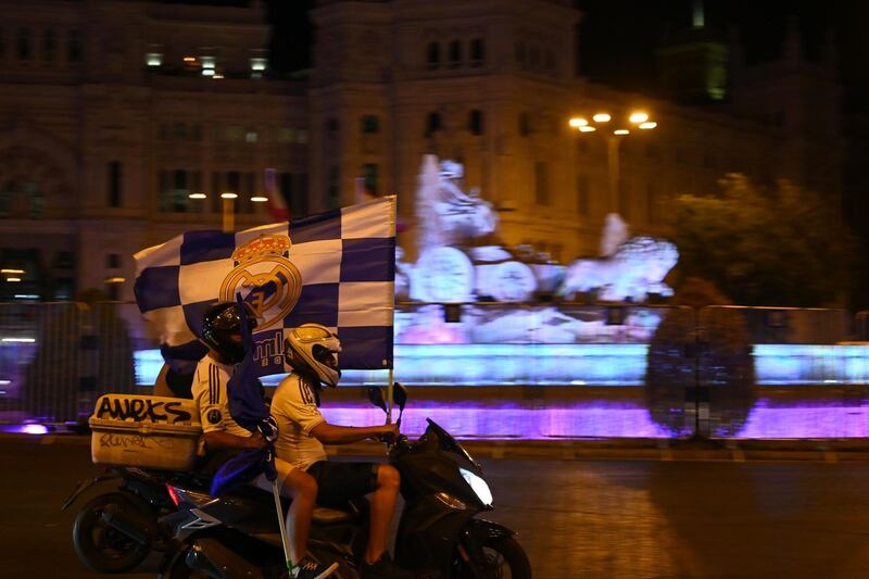 Real Madrid´s fans celebrate winning the league title at Cibeles square in Madrid. AFP