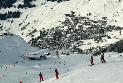 FILE PHOTO: People enjoy the snow at the season's start in the Verbier Alpine ski resort in Verbier, Switzerland December 2, 2017. REUTERS/Denis Balibouse/File Photo