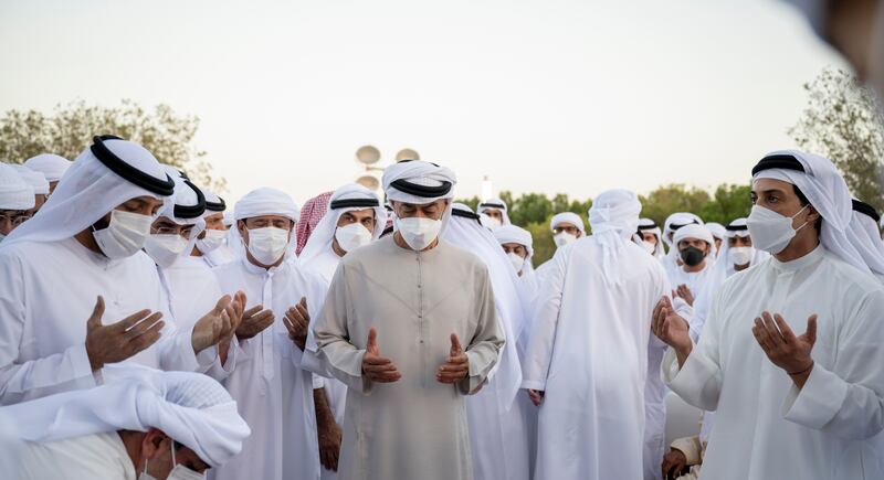 President Sheikh Mohamed attends the burial of Sheikh Khalifa. Also present were Sheikh Mansour bin Zayed, Deputy Prime Minister and Minister of the Presidential Court, Sheikh Sultan bin Hamdan, adviser to the President, and Sheikh Theyab bin Mohamed. MOPA