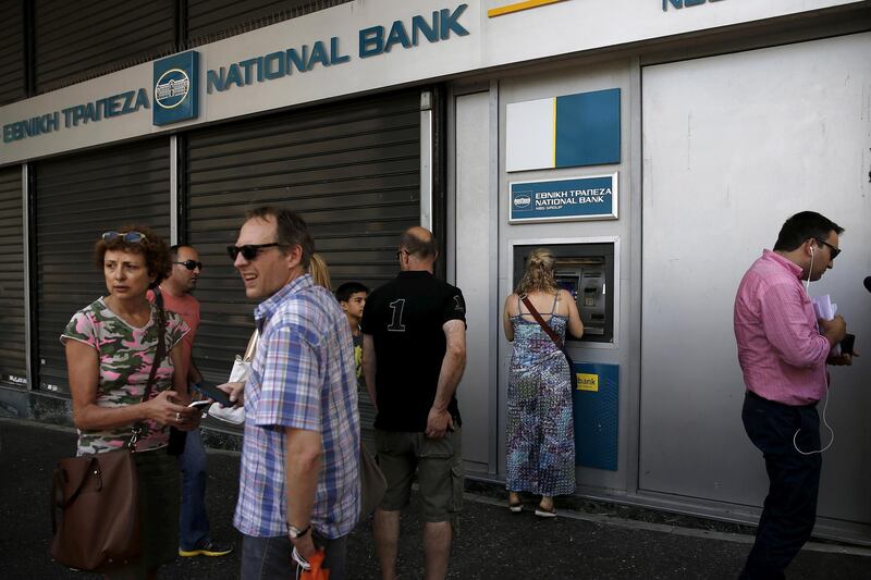 FILE PHOTO: People line up at an ATM outside a National Bank branch in Athens, Greece June 29, 2015.  REUTERS/Alkis Konstantinidis - GF10000143472/File Photo