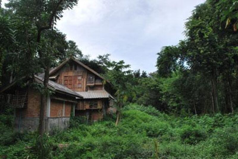 An open-air house where volunteers and guests stay when visiting the Moo Ban Dek orphange in Thailand.