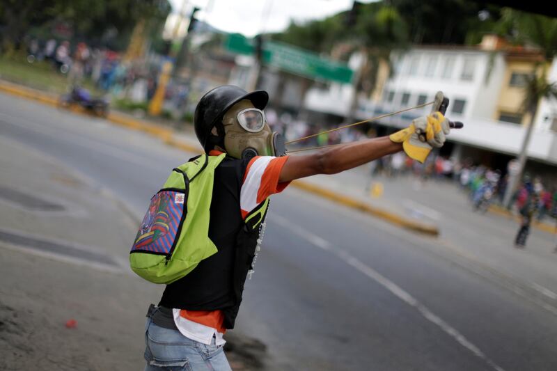 A demonstrator uses a sling shot while clashing with riot security forces during a rally against Venezuela's President Nicolas Maduro's government in Caracas, Venezuela, July 22, 2017.  REUTERS/Ueslei Marcelino