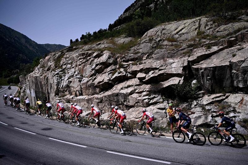The peloton during Stage 15.