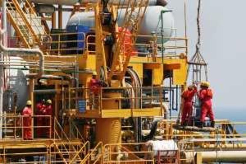 Sharjah - September 30, 2009 - Crescent Petroleum crew members arriving from the tanker Mubaraka where they stay during their off work time, are lifted to the platform during a shift change at the company's platform in their Mubarek field off the coast of Sharjah, September 30, 2009. (Photo by Jeff Topping/ The National ) *** Local Caption ***  JT021-0930-CRESCENT PETROLEUM_MG_3367.jpg