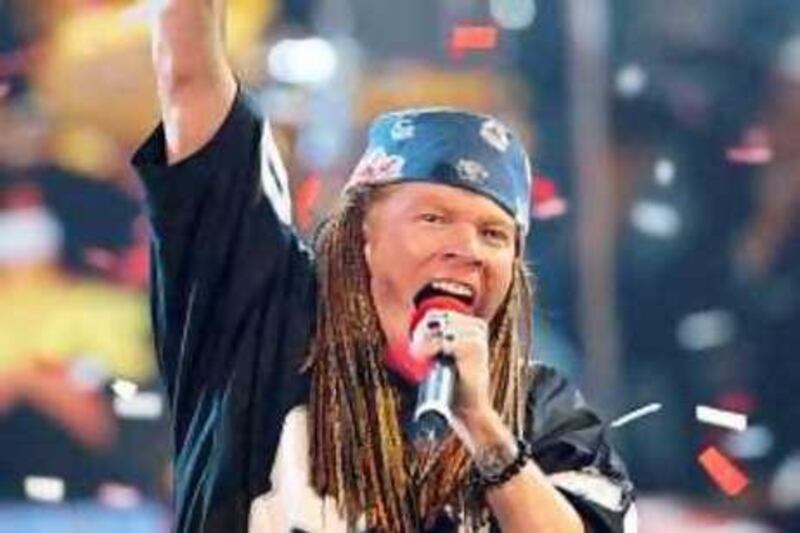 Axel Rose of Guns 'n Roses performs at the MTV Video Music Awards 29 August, 2002 in New York.      AFP PHOTO/TIMOTHY A. CLARY