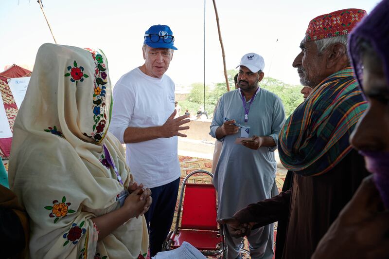 Chris Kaye, second left, at an aid distribution point after severe flooding swamped the Sindh Province of Pakistan. Photo: World Food Programme