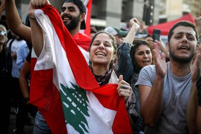 Lebanese anti-government protesters celebrate the resignation of Prime Minister Saad Hariri in Beirut on October 29, 2019 on the 13th day of anti-government protests. / AFP / Patrick BAZ
