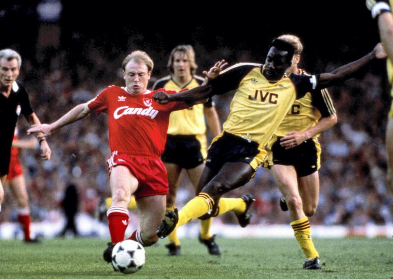 26/5/1989 English Football League Division One - Championship Decider -, Liverpool v Arsenal, Steve McMahon is tackled by Michael Thomas of Arsenal (right). (Photo by Mark Leech/Getty Images)