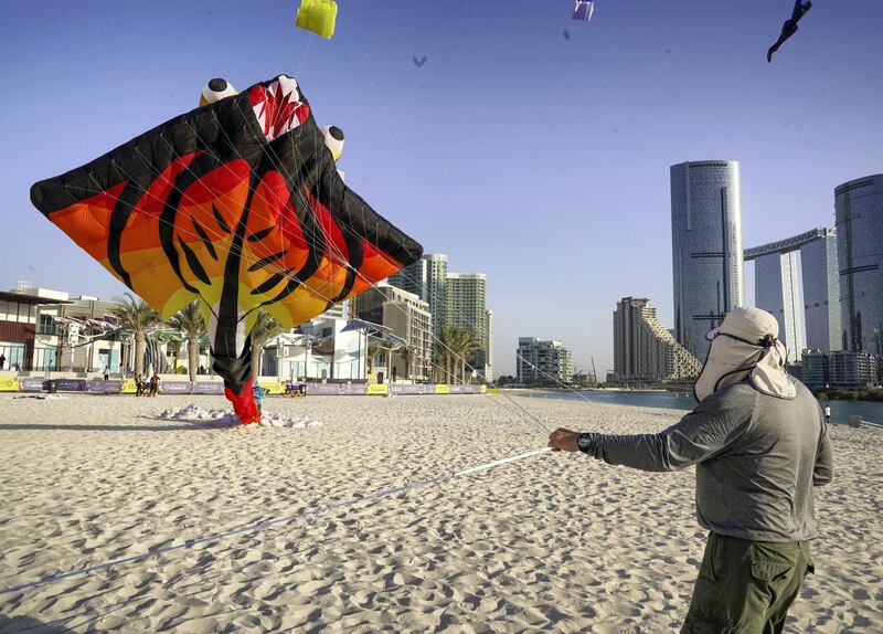 Abu Dhabi, United Arab Emirates, October 17, 2019.  Reem Festival.
--Baracuda kite of Craig Harby.
Victor Besa/The National
Section:  NA
Reporter:  Panna Munyal