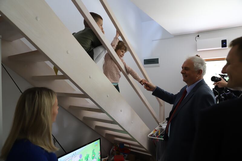 Grzegorz Piechowiak, Poland’s minister of economic development and technology, meets Ukrainian families who fled their country after Russia's invasion. Photo: Ministry of Technology