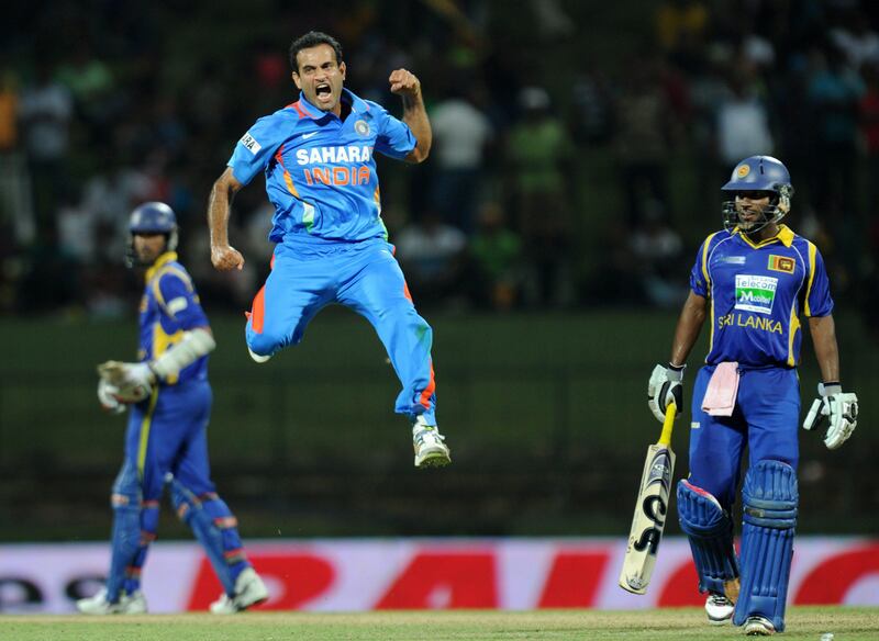 Indian cricketer Irfan Pathan (C) celebrates after dismissing Sri Lankan cricketer Jeevan Mendis (R) during the fifth and final one-day international (ODI) match between Sri Lanka and India at the Pallekele International Cricket Stadium in Pallekele on August 4, 2012. AFP PHOTO/ Ishara S.KODIKARA
 *** Local Caption ***  158835-01-08.jpg
