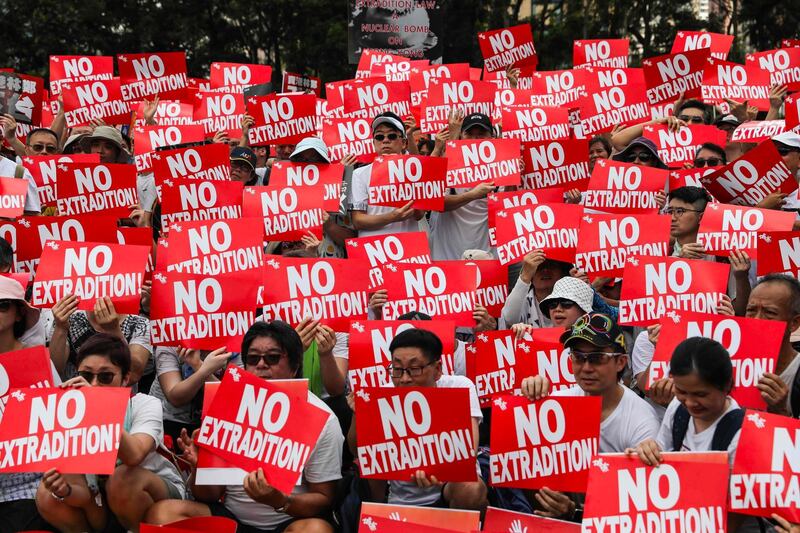 Protesters attend a rally against a controversial extradition law proposal in Hong Kong on June 9, 2019. The city's pro-Beijing government is pushing a bill through the legislature that would allow extraditions to any jurisdiction with which it doesn't already have a treaty -- including mainland China for the first time. / AFP / DALE DE LA REY

