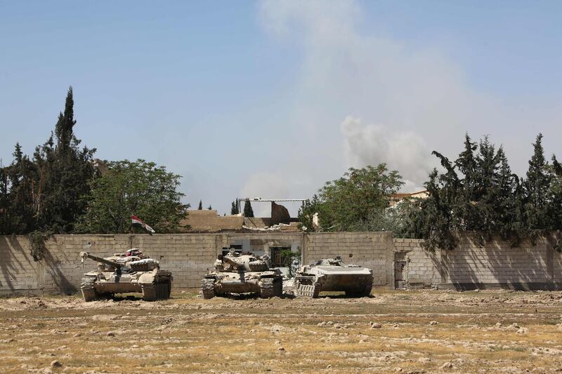 Pro Syrian regime forces are seen as they advance towards the town of Douma, the last opposition holdout in Eastern Ghouta, on April 7, 2018, after regime troops resumed a military blitz to pressure rebels to withdraw.  AFP