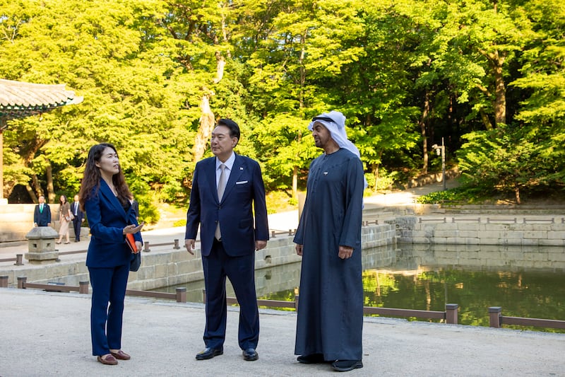 Sheikh Mohamed and Mr Yoon tour Changdeokgung Palace and Secret Garden. Ryan Carter / UAE Presidential Court 