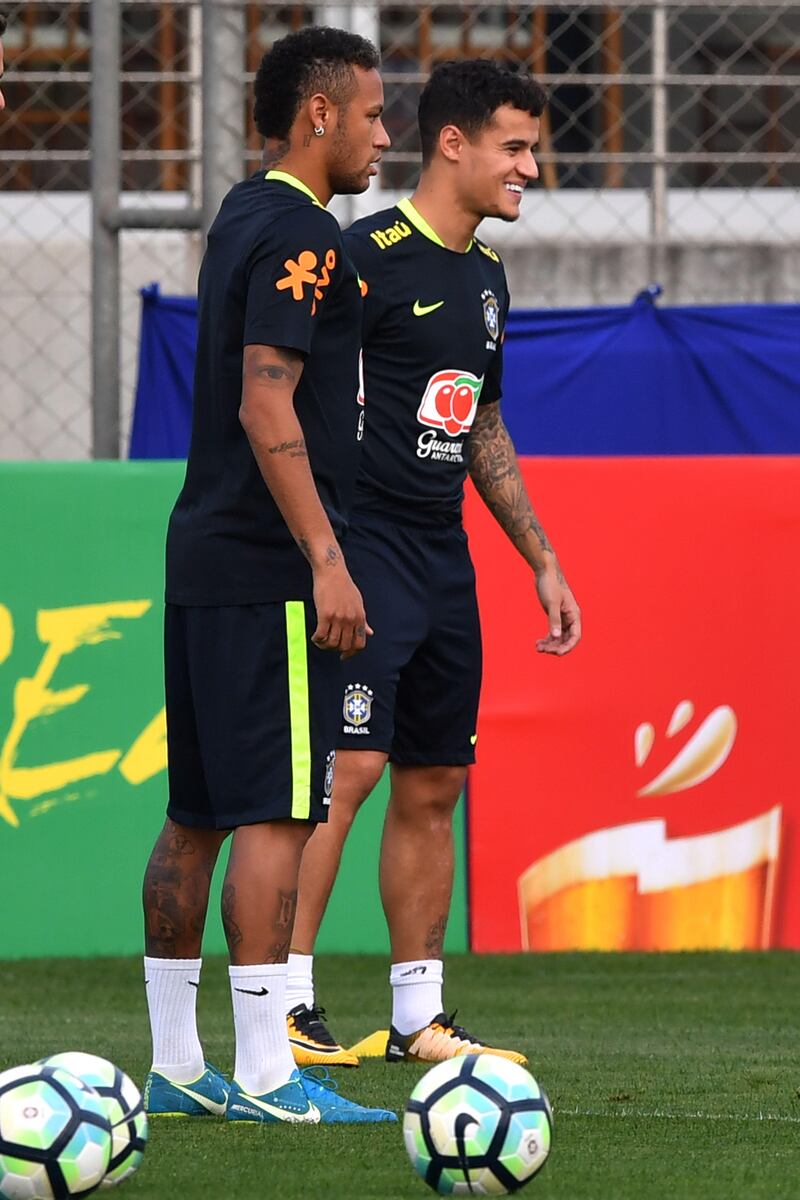 Brazil's team players Neymar (L) and Philippe Coutinho (R) take part in a training session at the Gremio team training centre in Porto Alegre, Brazil on August 28, 2017 ahead of their 2018 FIFA Russia World Cup qualifier match against Ecuador on August 31. / AFP PHOTO / NELSON ALMEIDA