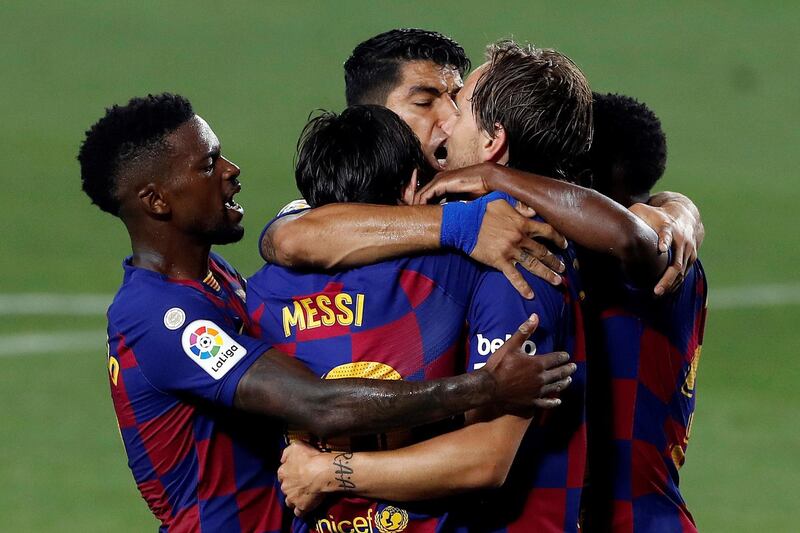 Ivan Rakitic (2r) celebrates with teammates after scoring for Barcelona against Athletic Bilbao. EPA
