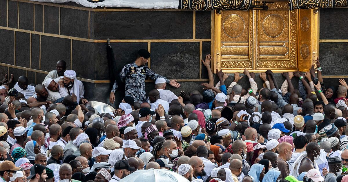 Pilgrims express support for Palestinians at the end of the Hajj pilgrimage