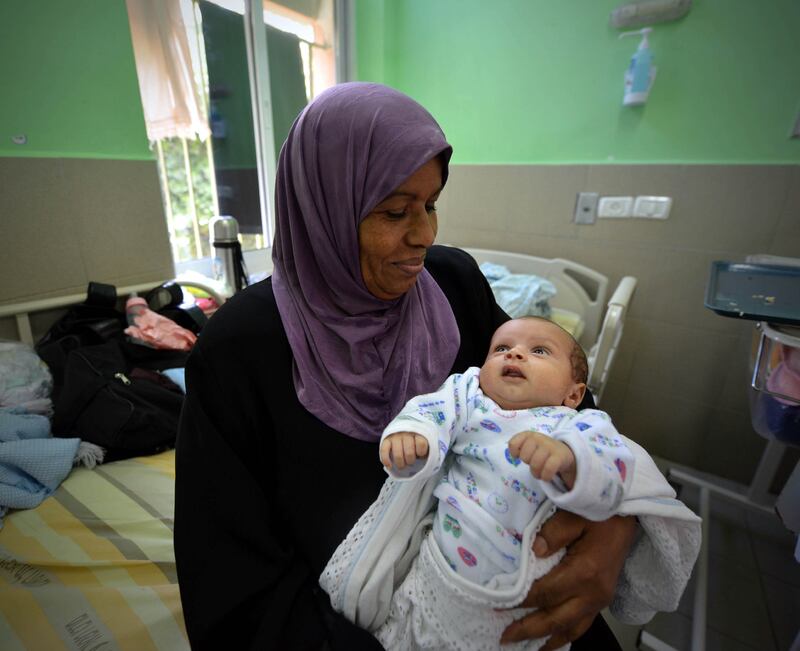A woman and baby at the hospital. Photo: Getty Images