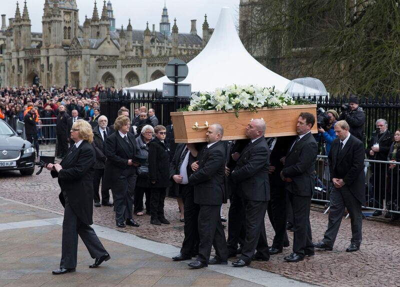 epa06639100 Pallbearers carry the coffin of Stephen Hawking during his funeral at the University Church of St. Mary the Great in Cambridge, Britain, 31 March 2018. World-renowned British phsicist Stephen Hawking died on 14 March 2018 at the age of 76 at his home in Cambridge.  EPA/STR  UK AND IRELAND OUT