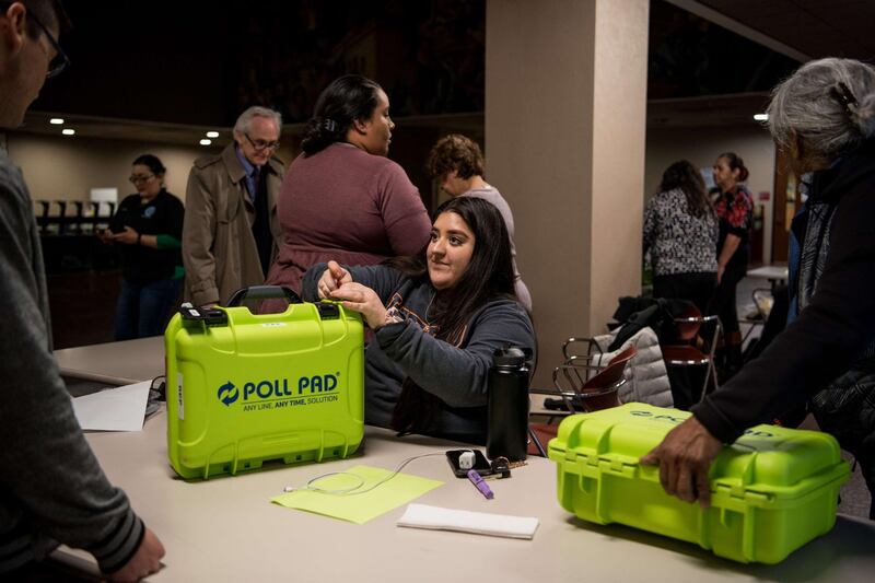Poll workers turn in electronic Pod Pads at the El Paso County Court House in El Paso, Texas. AFP