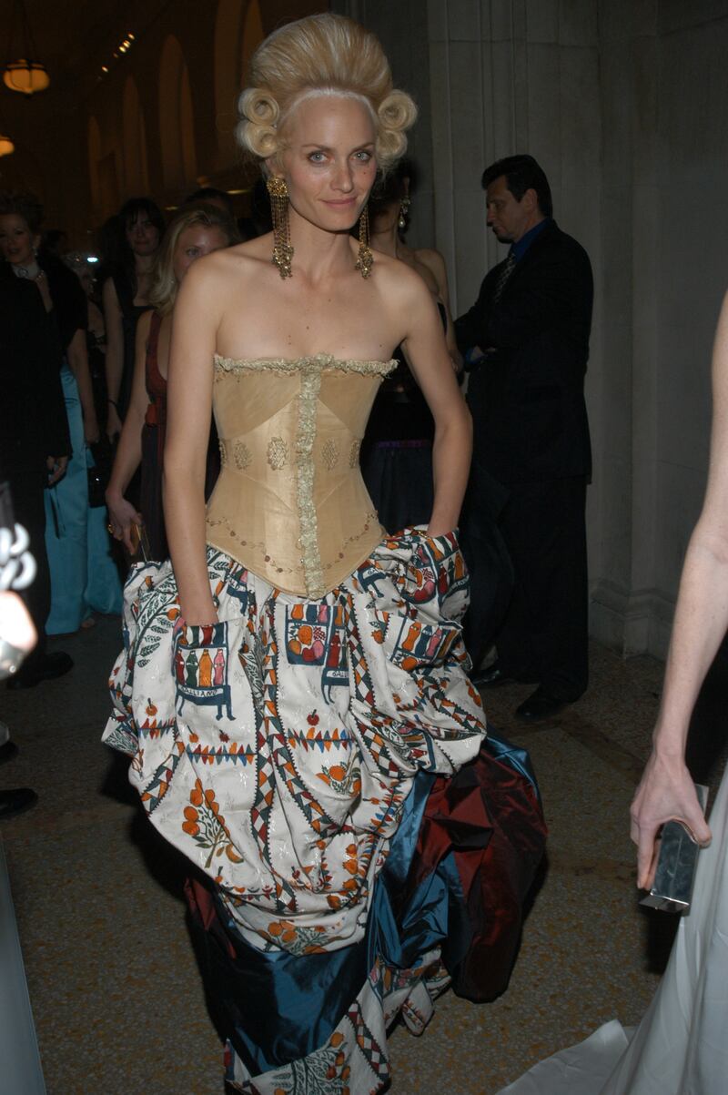 Amber Valetta in a Maggie Norris ensemble at the 2004 Met Gala. Getty Images