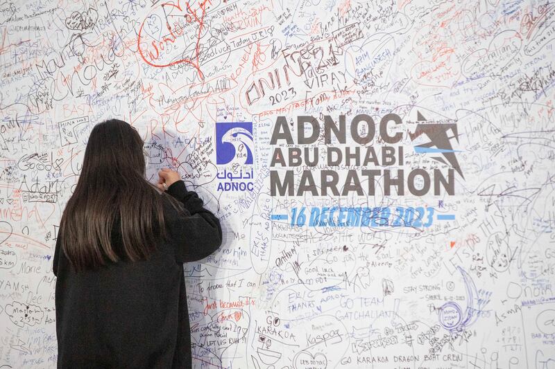 Attendees wrote their messages for the Abu Dhabi Marathon