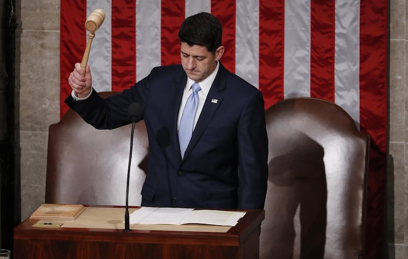 epa06486799 Speaker of the House Paul Ryan gavels open the session before US President Donald J. Trump to deliver his first State of the Union from the floor of the House of Representatives in Washington, DC, USA, 30 January 2018.  EPA/SHAWN THEW