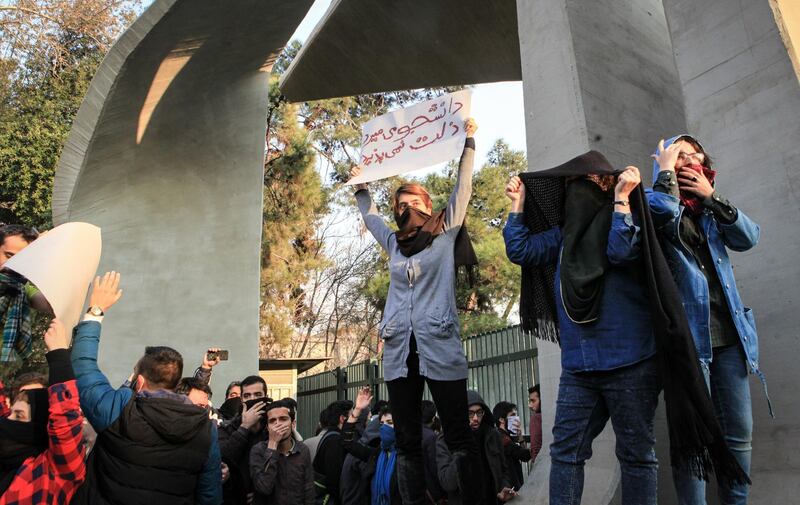 epa06410379 Iranian students clash with riot police during an anti-government protest around the University of Tehran, Iran, 30 December 2017. Media reported that illegal protest against the government is going on in most of the cities in Iran. Protests were held in at least nine cities, including Tehran, against the economic and foreign policy of President Hassan Rouhani's government.  EPA/STR