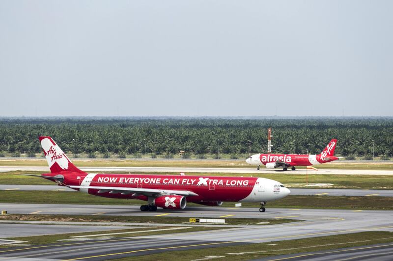 An AirAsia Bhd. aircraft, right, prepares to take off as an AirAsia X Bhd. aircraft taxis on the tarmac at Kuala Lumpur International Airport 2 (KLIA2) in Sepang, Selangor, Malaysia, on Thursday, May 25, 2017. AirAsia, Southeast Asia's largest budget carrier, reports quarterly results today. Photographer: Charles Pertwee/Bloomberg