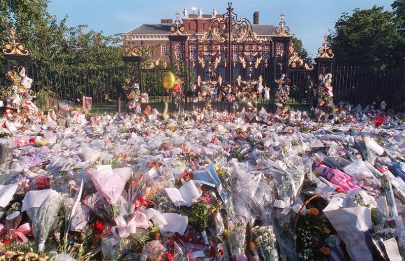 Floral tributes for Princess Diana in front of Kensington Palace in London, in 1997. AFP