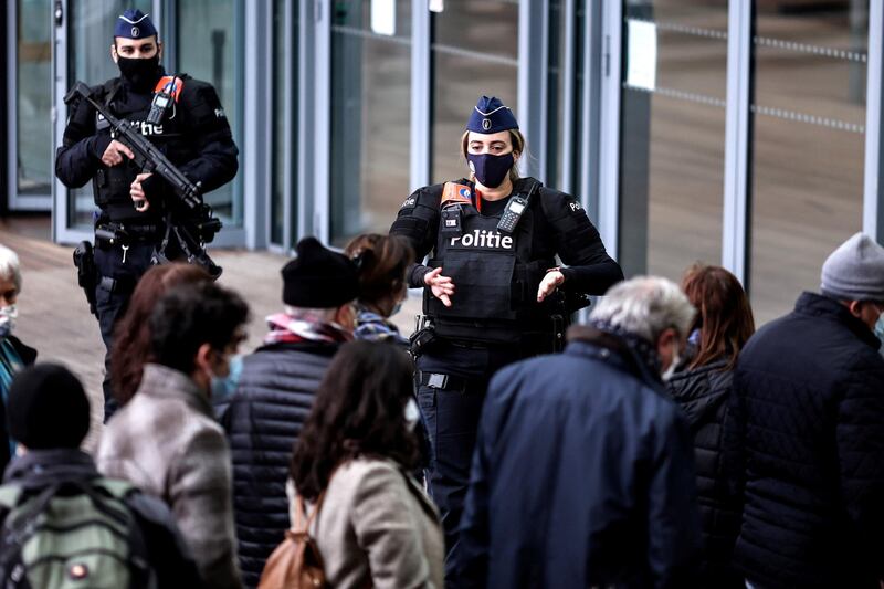 Belgian police officers stand guard at the entrance of the court in Antwerp on November 27, 2020, ahead of the start of the trial of four suspects including an Iranian diplomat accused of taking part in a plot to bomb an opposition rally. - In July 2018, Belgian anti-terror prosecutors announced they had foiled an attempt to bomb a June 30 meeting of the National Council of Resistance of Iran (NCRI), an exiled opposition movement, outside Paris. (Photo by Kenzo TRIBOUILLARD / AFP)