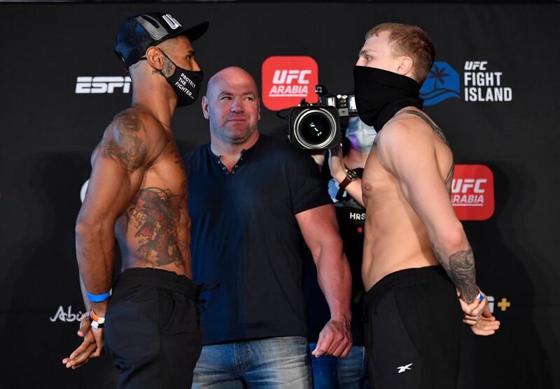 ABU DHABI, UNITED ARAB EMIRATES - JANUARY 19: (L-R) Opponents Mike Davis and Mason Jones face off during the UFC weigh-in at Etihad Arena on UFC Fight Island on January 19, 2021 in Abu Dhabi, United Arab Emirates. (Photo by Jeff Bottari/Zuffa LLC) *** Local Caption *** ABU DHABI, UNITED ARAB EMIRATES - JANUARY 19: (L-R) Opponents Mike Davis and Mason Jones face off during the UFC weigh-in at Etihad Arena on UFC Fight Island on January 19, 2021 in Abu Dhabi, United Arab Emirates. (Photo by Jeff Bottari/Zuffa LLC)